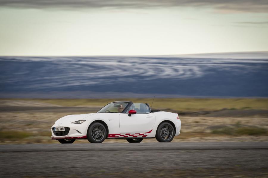  Mazda MX-5 Icon 2016 года  (фото 19 из 24)
